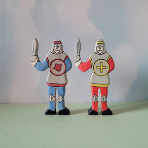 standing knights shields holztiger