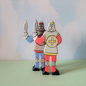 standing knights shields holztiger